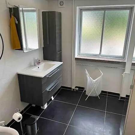 Cozy Modern House With Garden *